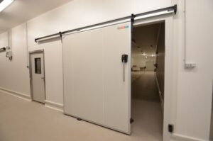 Sliding cold room doors